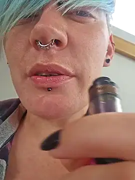 Snapshot of PinkTheHawk chatting on December 25, 2024, 2:25 am PinkTheHawk online show from December 25, 2024, 2:25 am