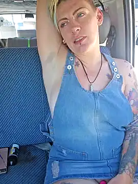 Snapshot of PinkTheHawk chatting on January 11, 2025, 1:59 am PinkTheHawk online show from January 11, 2025, 1:59 am