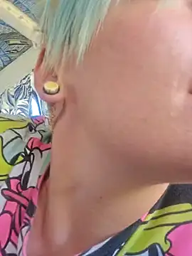 Snapshot of PinkTheHawk chatting on January 12, 2025, 11:26 pm PinkTheHawk online show from January 12, 2025, 11:26 pm