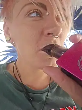 Snapshot of PinkTheHawk chatting on January 23, 2025, 10:22 pm PinkTheHawk online show from January 23, 2025, 10:22 pm