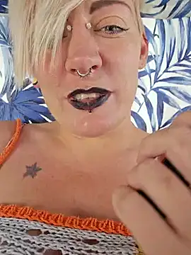 Snapshot of PinkTheHawk chatting on February 7, 2025, 10:41 pm PinkTheHawk online show from February 7, 2025, 10:41 pm