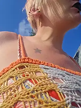 Snapshot of PinkTheHawk chatting on February 8, 2025, 8:42 pm PinkTheHawk online show from February 8, 2025, 8:42 pm