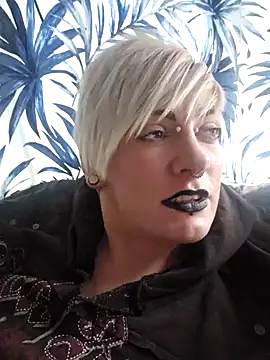 Snapshot of PinkTheHawk chatting on February 12, 2025, 7:13 am PinkTheHawk online show from February 12, 2025, 7:13 am