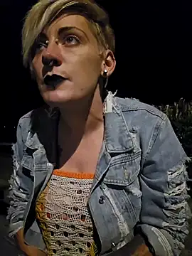 Snapshot of PinkTheHawk chatting on February 20, 2025, 8:39 am PinkTheHawk online show from February 20, 2025, 8:39 am