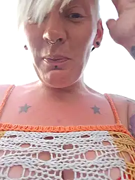 Snapshot of PinkTheHawk chatting on February 28, 2025, 7:05 am PinkTheHawk online show from February 28, 2025, 7:05 am