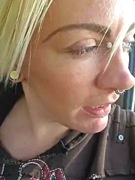 Snapshot of PinkTheHawk chatting on March 21, 2025, 1:13 am PinkTheHawk online show from March 21, 2025, 1:13 am