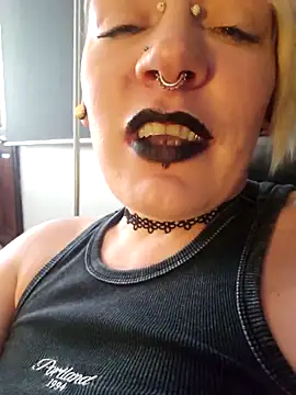 Snapshot of PinkTheHawk chatting on September 18, 2025, 1:18 am PinkTheHawk online show from September 18, 2025, 1:18 am