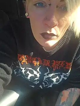 Snapshot of PinkTheHawk chatting on November 1, 2025, 4:14 am PinkTheHawk online show from November 1, 2025, 4:14 am