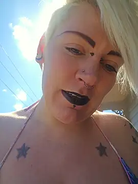 PinkTheHawk online show from November 4, 2025, 2:21 am