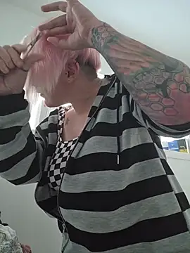 PinkTheHawk online show from June 7, 2026, 4:38 am