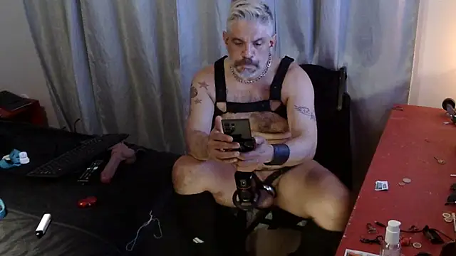 Snapshot of Bostophot73 chatting on March 20, 2025, 8:09 am Bostophot73 online show from March 20, 2025, 8:09 am