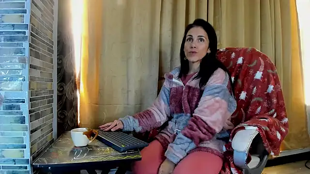 girasol walton online show from March 15, 2025, 3:27 pm