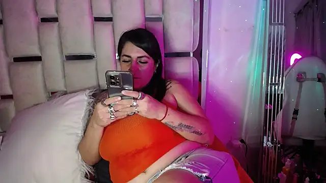 chelaqueen  online show from March 21, 2025, 4:49 am