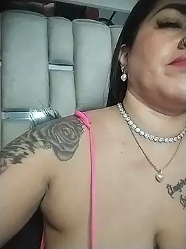 chelaqueen  online show from June 2, 2026, 9:06 pm
