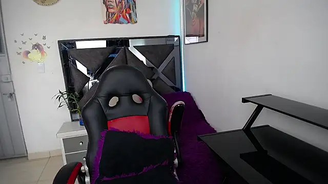 Salo hot04 online show from November 20, 2025, 5:12 pm