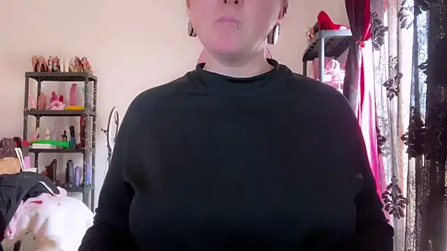 kisicaxx online show from February 5, 2026, 11:26 am