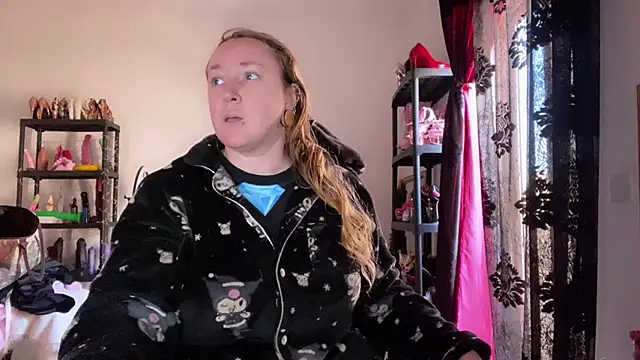 kisicaxx online show from February 23, 2026, 2:14 pm