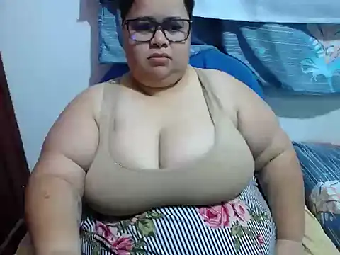 hotlesby4uxxx online show from June 3, 2026, 11:43 pm