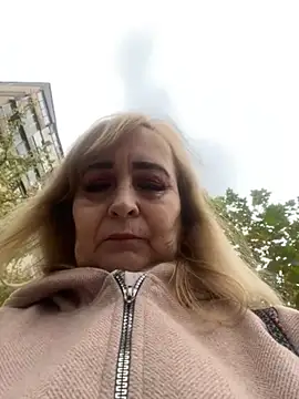 Irina2909xh online show from November 5, 2025, 12:49 pm