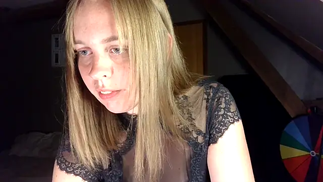 Snapshot of MissGirly chatting on September 9, 2025, 6:40 pm MissGirly online show from September 9, 2025, 6:40 pm