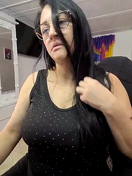 Ameliarizo online show from February 4, 2026, 4:24 pm