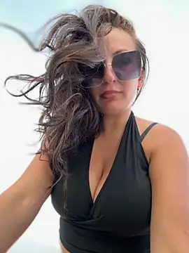 itsCassie online show from October 15, 2025, 3:45 pm