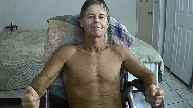 nakeedcowboi65 online show from November 5, 2025, 5:07 am