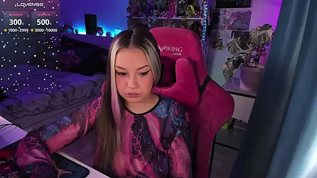 ChloeKohaku online show from December 18, 2024, 3:26 am