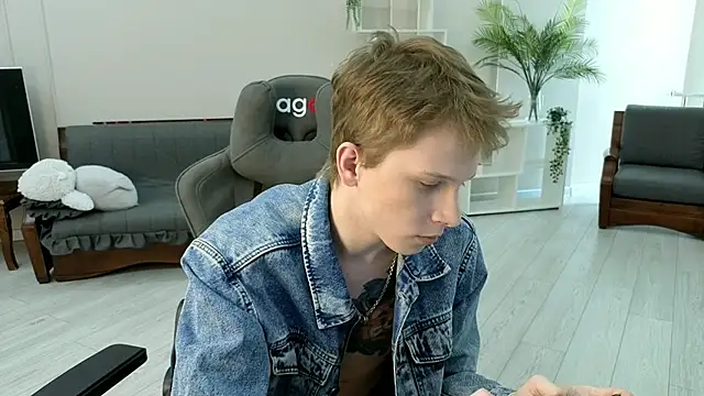 arlekincrop online show from December 19, 2025, 5:47 am