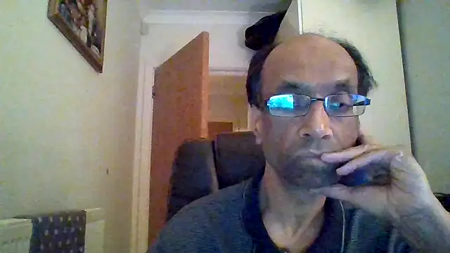 Snapshot of rauncher1 chatting on September 17, 2025, 8:32 pm rauncher1 online show from September 17, 2025, 8:32 pm