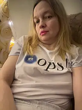 Snapshot of Susanel chatting on January 9, 2025, 4:49 pm Susanel online show from January 9, 2025, 4:49 pm
