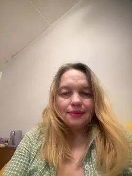 Snapshot of Susanel chatting on January 12, 2025, 5:01 pm Susanel online show from January 12, 2025, 5:01 pm
