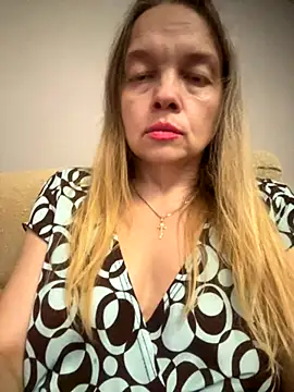Snapshot of Susanel chatting on September 15, 2025, 4:40 pm Susanel online show from September 15, 2025, 4:40 pm