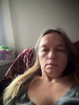 Snapshot of Susanel chatting on October 16, 2025, 10:05 am Susanel online show from October 16, 2025, 10:05 am