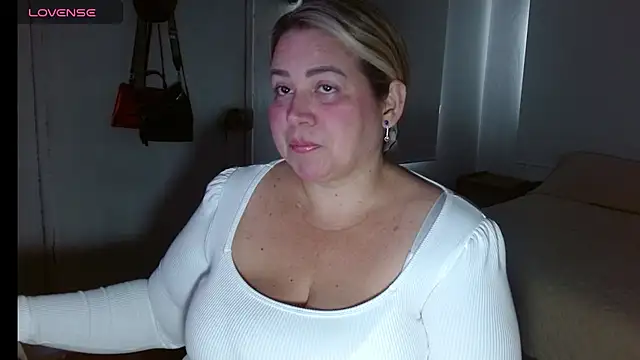 bella savati online show from October 9, 2025, 7:23 pm