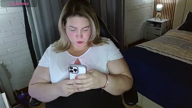 bella savati online show from December 17, 2025, 9:54 pm