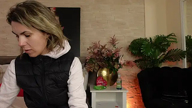 FeliciaKrige online show from April 9, 2026, 8:14 pm