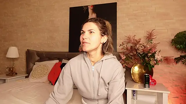 Snapshot of FeliciaKrige chatting on May 3, 2026, 7:53 pm FeliciaKrige online show from May 3, 2026, 7:53 pm