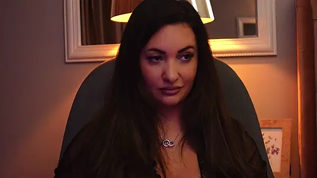 YaaraCollins online show from October 25, 2025, 6:46 pm