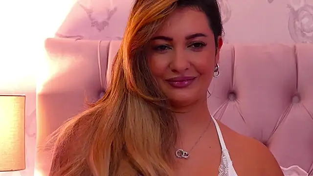 YaaraCollins online show from December 13, 2025, 7:53 pm