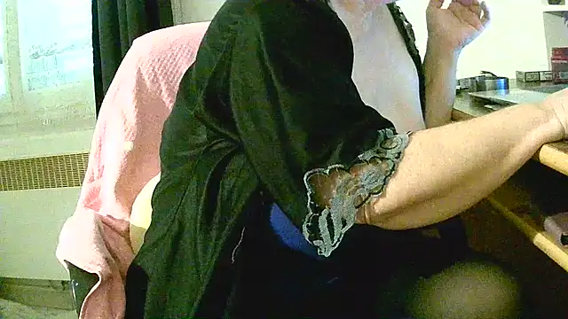 Snapshot of douceur63 chatting on November 24, 2025, 11:21 am douceur63 online show from November 24, 2025, 11:21 am