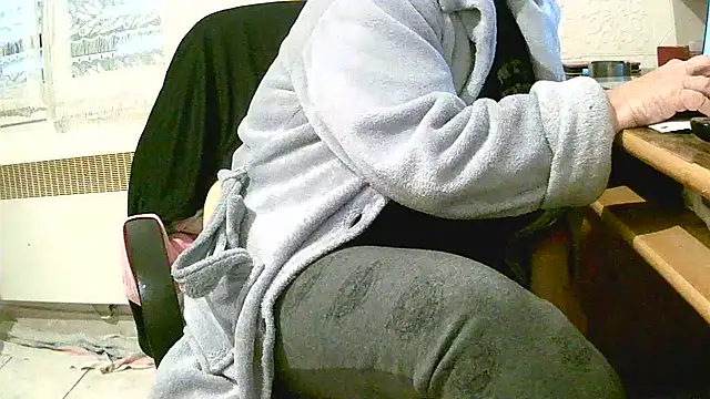 Snapshot of douceur63 chatting on December 4, 2025, 11:19 am douceur63 online show from December 4, 2025, 11:19 am