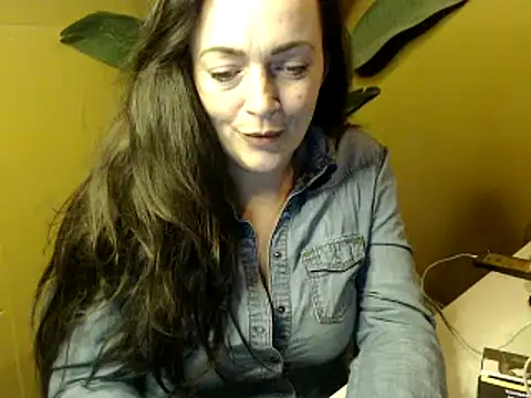 cloe85nl online show from February 5, 2025, 7:20 pm