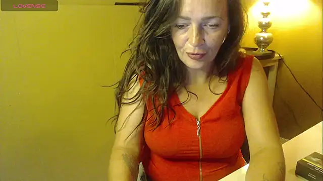 Snapshot of cloe85nl chatting on June 8, 2026, 7:42 am cloe85nl online show from June 8, 2026, 7:42 am