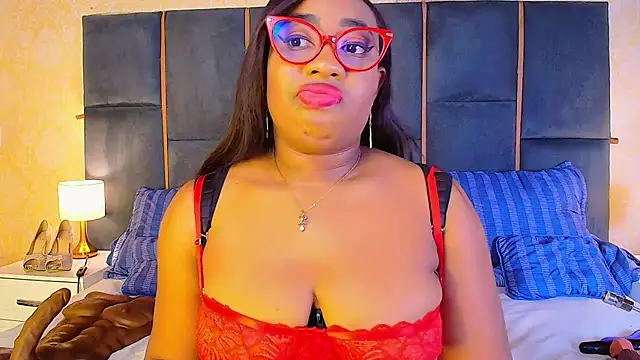 Snapshot of CaseyMoon chatting on October 16, 2025, 12:39 pm CaseyMoon online show from October 16, 2025, 12:39 pm