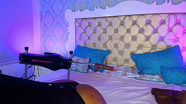 Snapshot of CaseyMoon chatting on October 23, 2025, 12:48 pm CaseyMoon online show from October 23, 2025, 12:48 pm