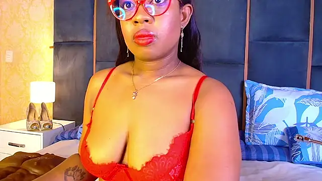 Snapshot of CaseyMoon chatting on December 3, 2025, 12:25 pm CaseyMoon online show from December 3, 2025, 12:25 pm