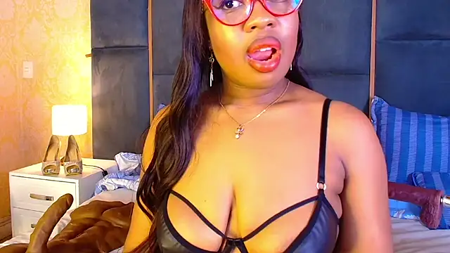 Snapshot of CaseyMoon chatting on December 5, 2025, 12:36 pm CaseyMoon online show from December 5, 2025, 12:36 pm