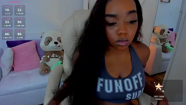 zobe love online show from March 6, 2025, 8:48 pm