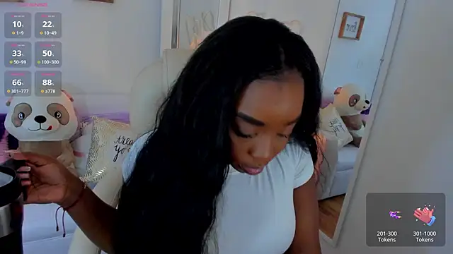 zobe love online show from March 18, 2025, 4:59 pm